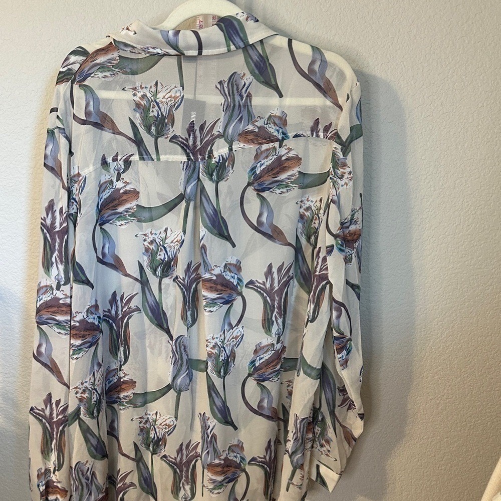 PrettyLittleThing Plus Cream Purple Floral Tulip Button Down Blouse US 16 NWT - Picture 6 of 8